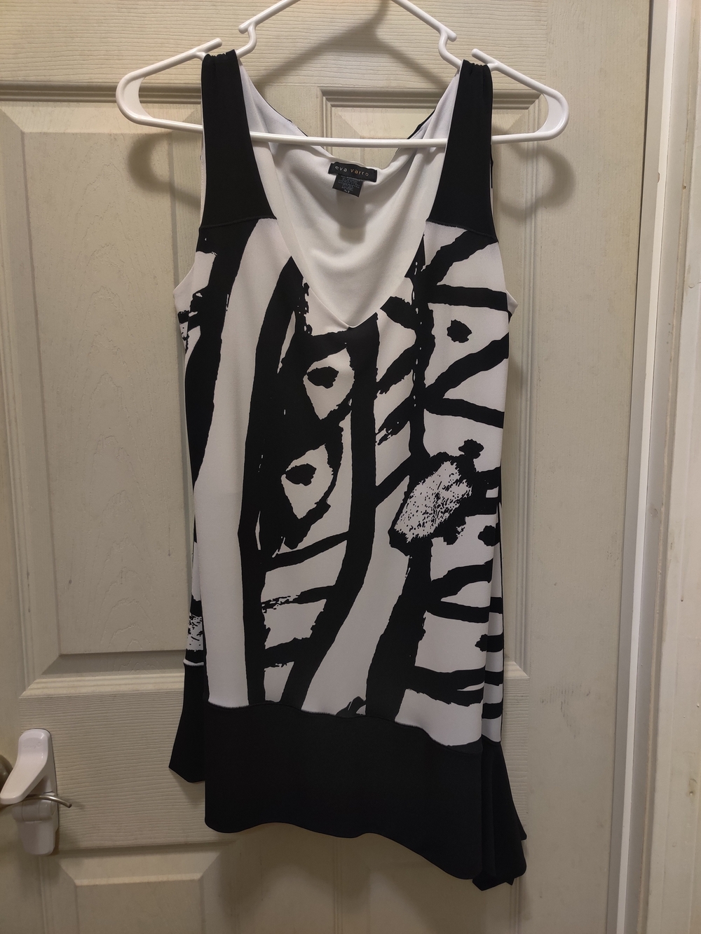 eva varro Black & White Abstract Print Sleeveless Tank